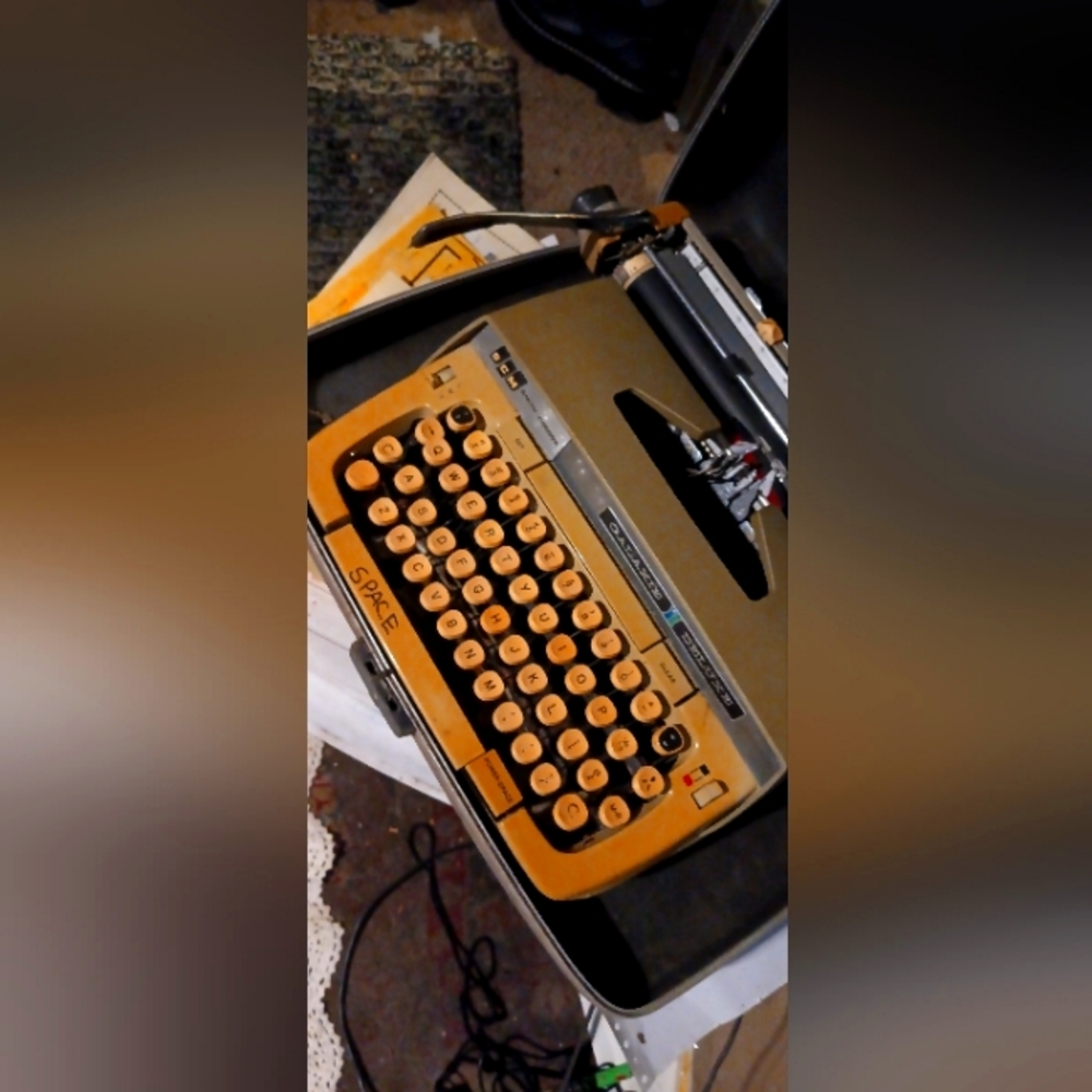 Vintage 1960s portable type writer